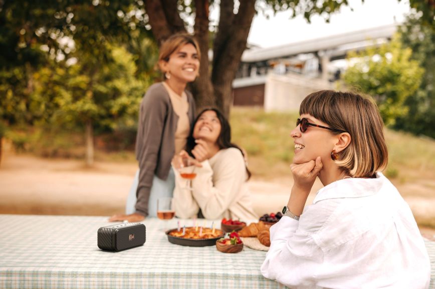 klipsch_nashville_on_picnic_table_with_friends_2000x1333.jpg