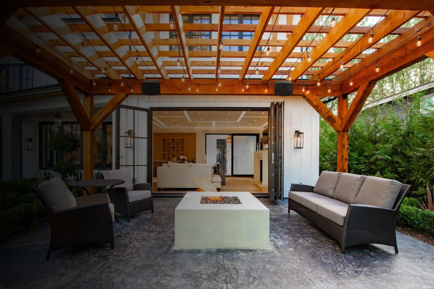 klipsch_rsm_650_on_outdoor_pergola_overlay_2000x1333.jpg